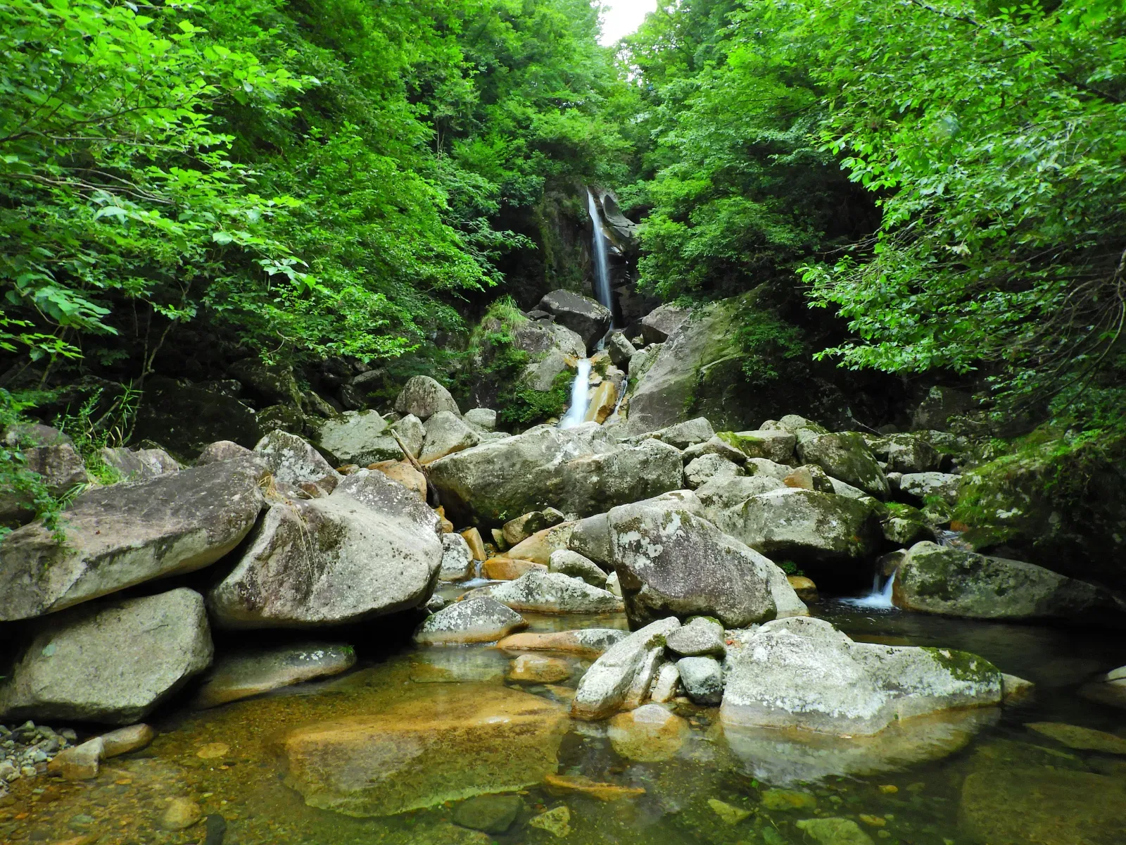 盆徳滝（滝山峡）