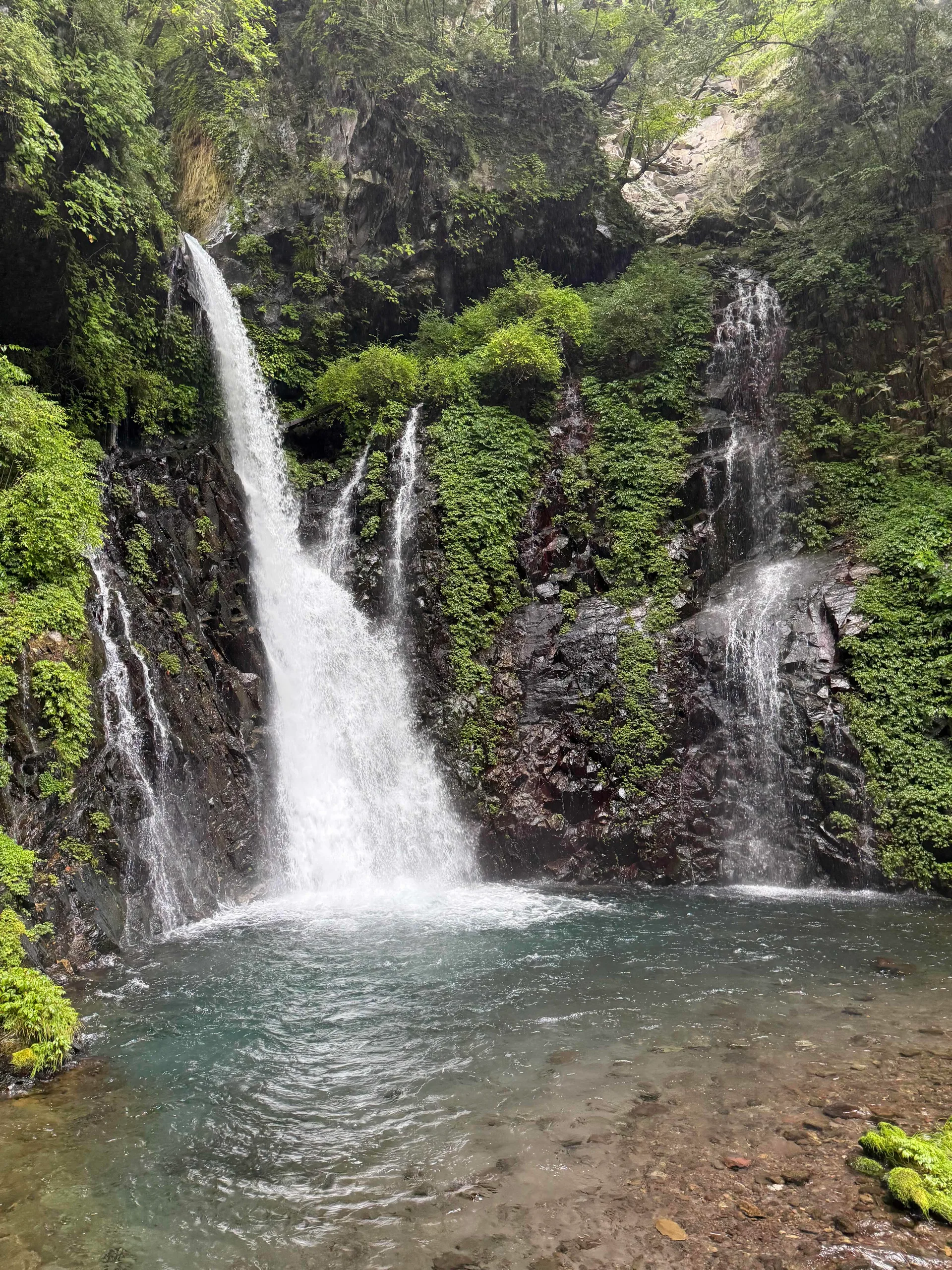 裏見の滝(荒沢)