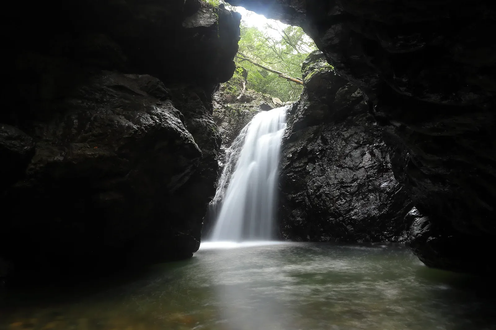 岩戸滝(薬師谷渓谷)